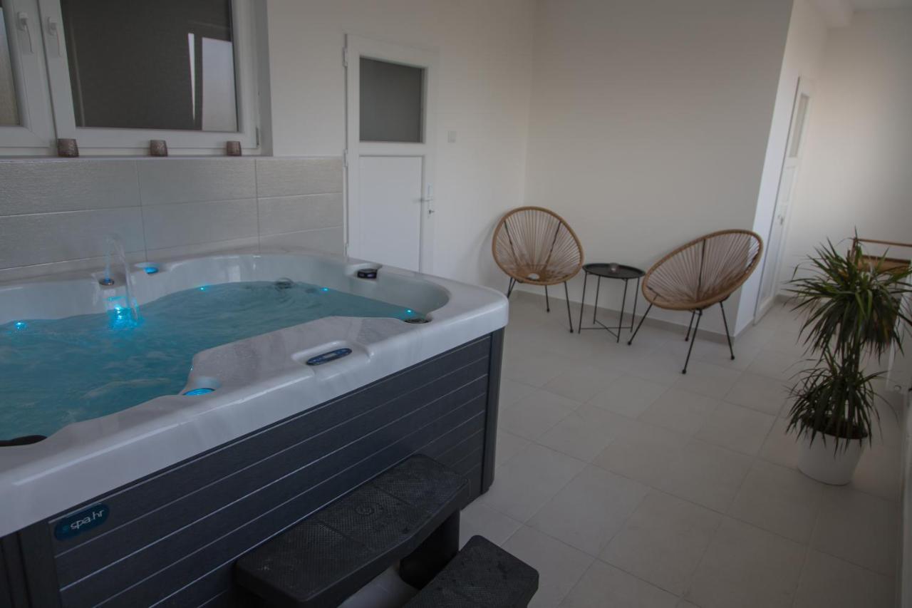 Holiday Home Thesaurum Karanac エクステリア 写真