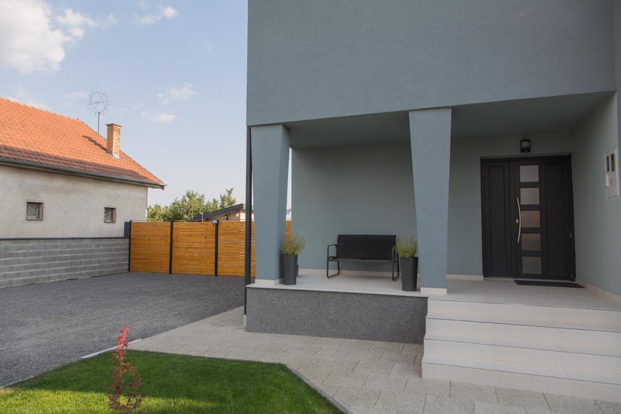 Holiday Home Thesaurum Karanac エクステリア 写真